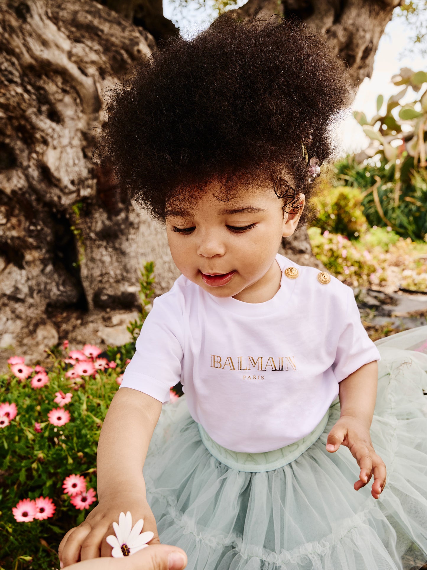 White T-shirt for baby girl with gold logo