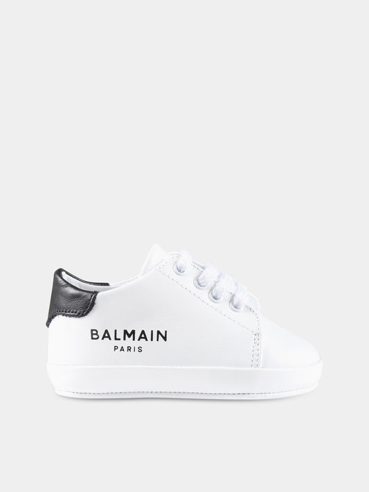 Sneakers bianche da culla per neonato con logo nero,Balmain Kids,BS0576 Y0051 100NE